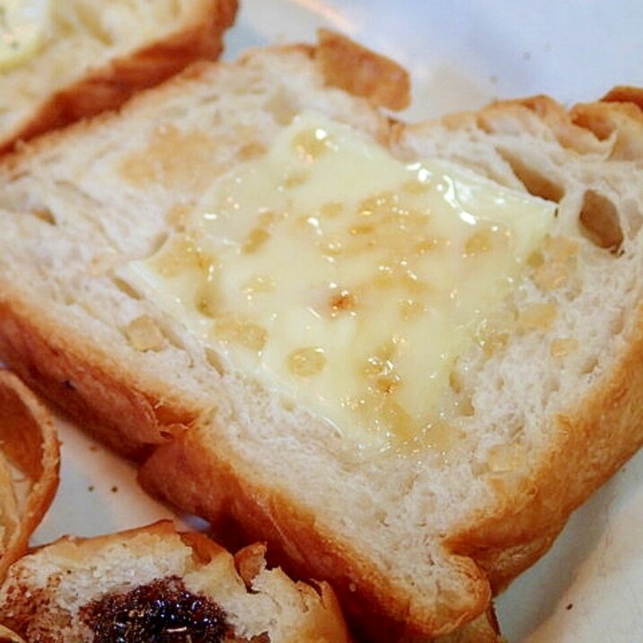 チーズとザラメとコンデンスの胡桃デニッシュパン